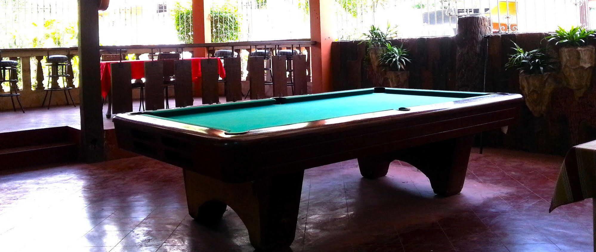 Oyo 223 Marquis Hotel And Restaurant Angeles Esterno foto